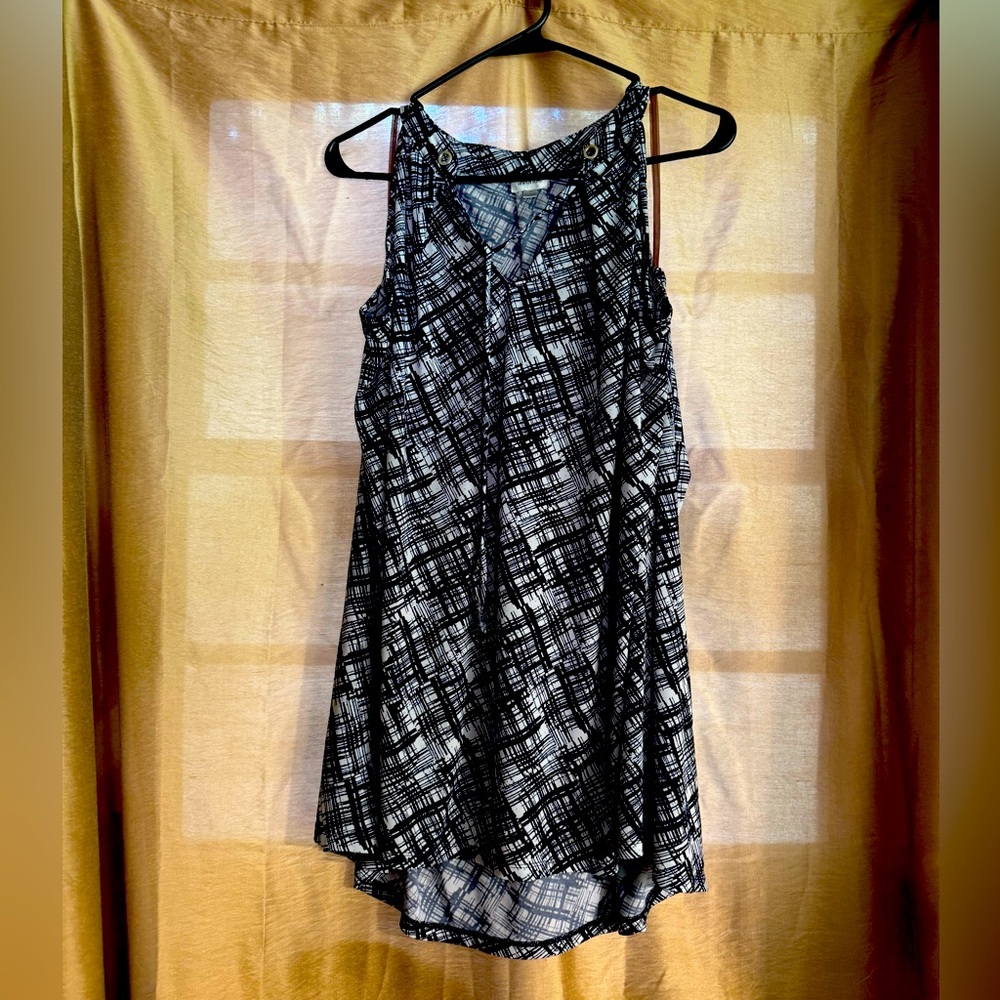 Avenue Navy White Print Sleeveless Blouse 26/28 Hi-Low Grommet Tie Top